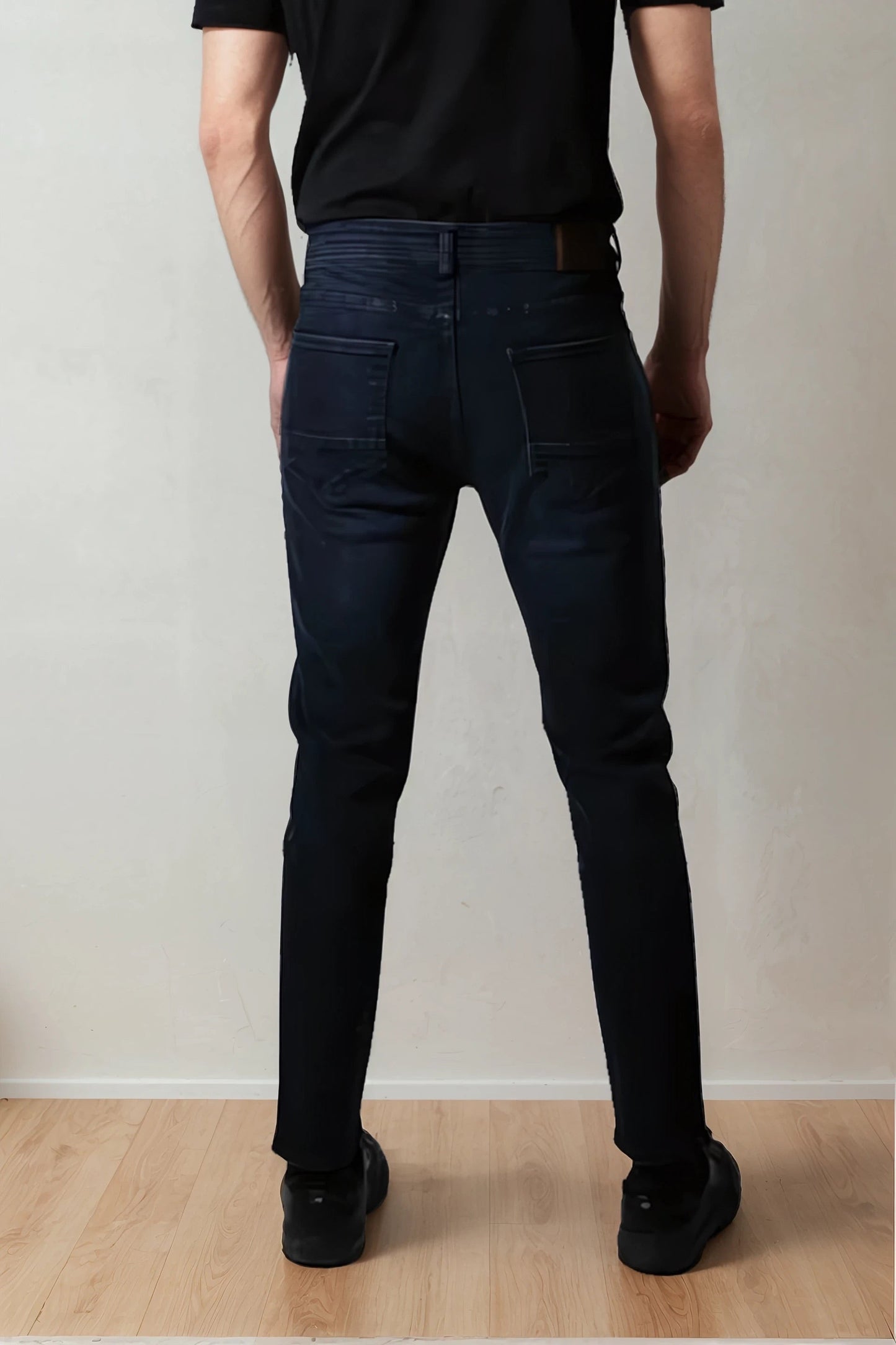 tumman siniset farkut