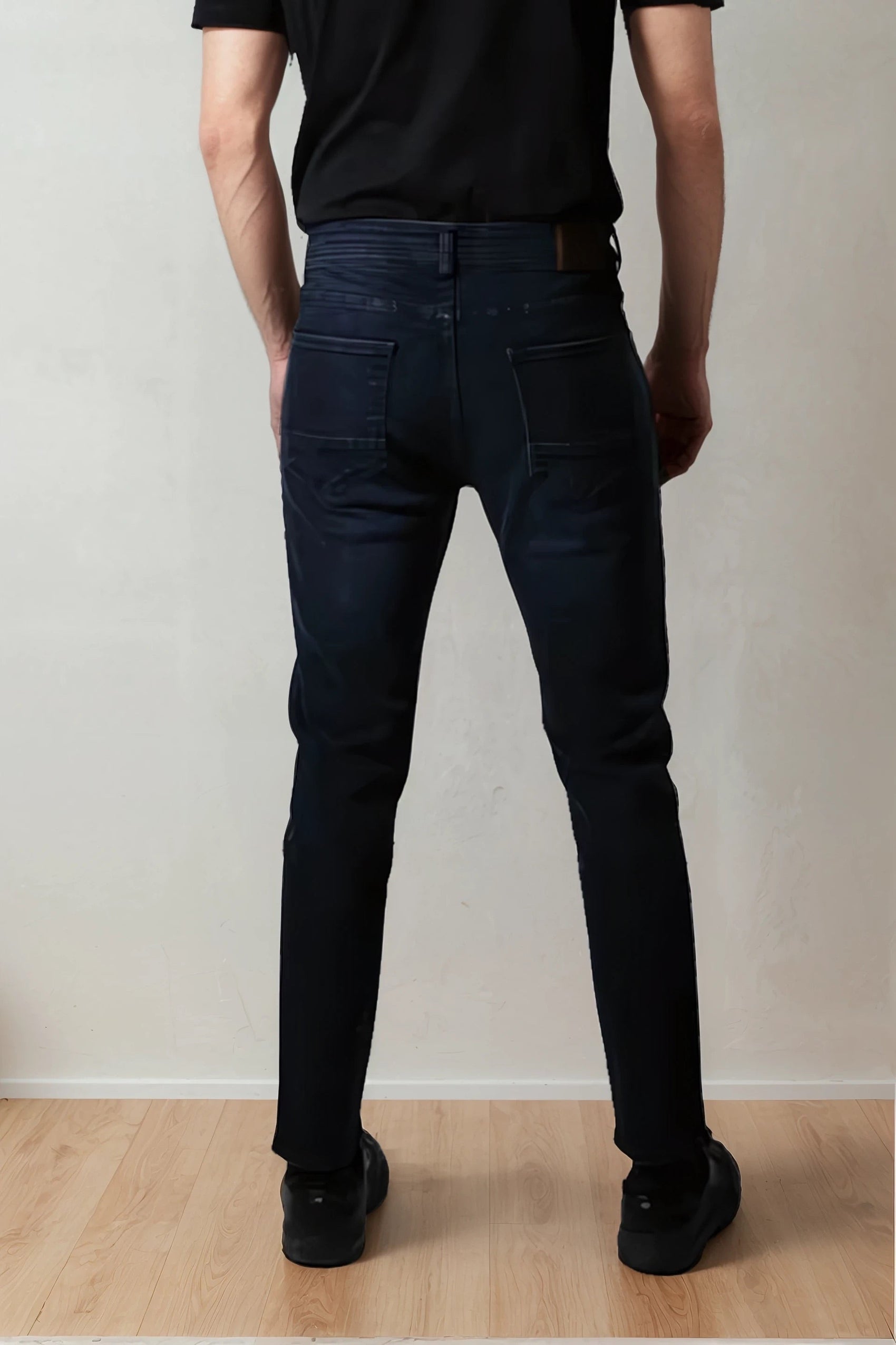 tumman siniset farkut